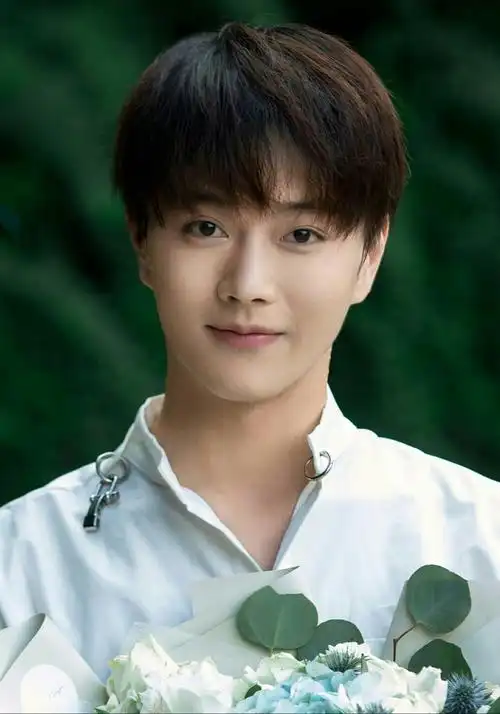 萧平谷(王轩 饰)