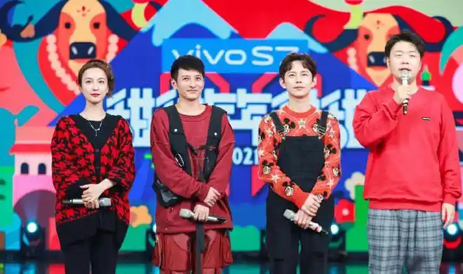 快乐大本营周迅躺着玩手机鼻梁被砸伤陈坤周迅默契度满分