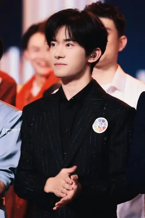 易烊千玺电影小小的我##易烊千玺不辞星海舞台