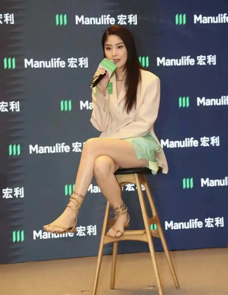 生图下的陈慧琳,无美颜,无滤镜,这"腿型"太真实了