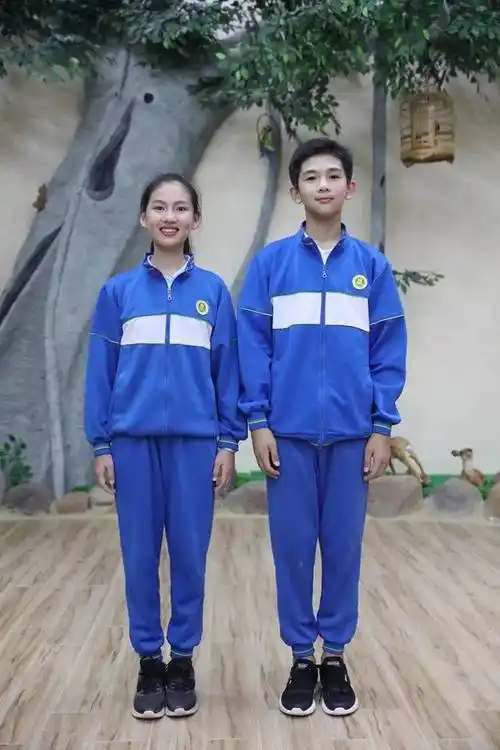 1 衣 校服与广东广雅中学同款,彰显博雅风采.