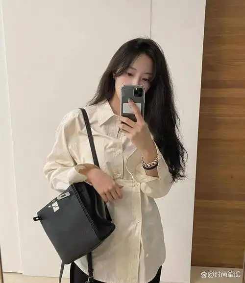 一说到跟着韩国女星学穿搭,很多人都会立马想到金泫雅,jennie,李宣美