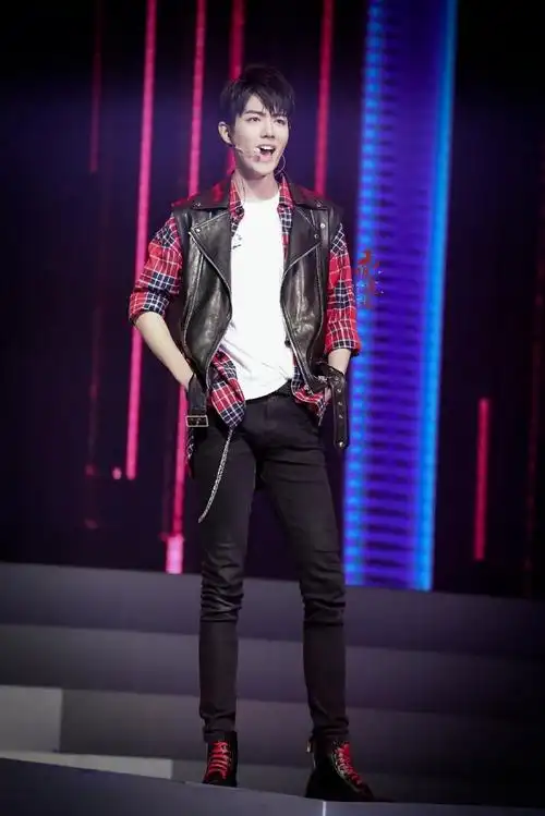 大长腿20170402 上海演唱会#肖战考古##肖战#肖战超话