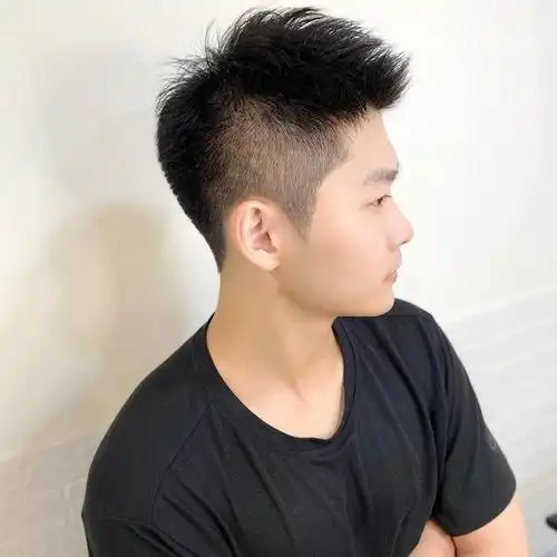 男生"两边铲"发型这样剪才帅气!夏天留好这4款,时尚干净精神