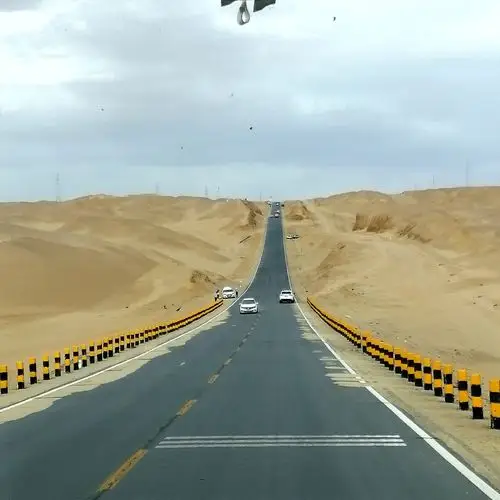 315国道,穿越柴达木无人区,漫漫黄沙无边,茫茫戈壁连绵.