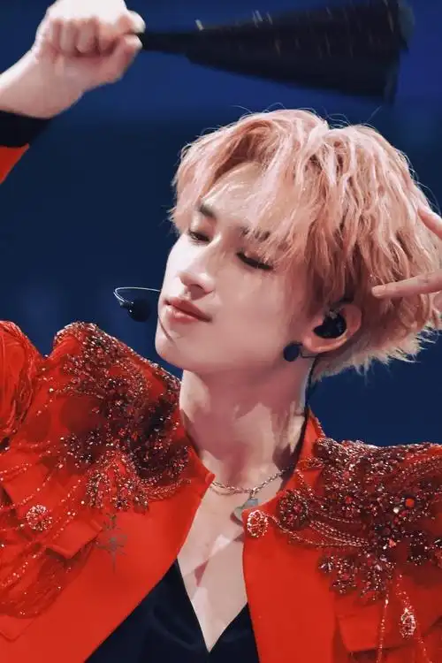 严浩翔歪头wink##严浩翔托脸饭撒