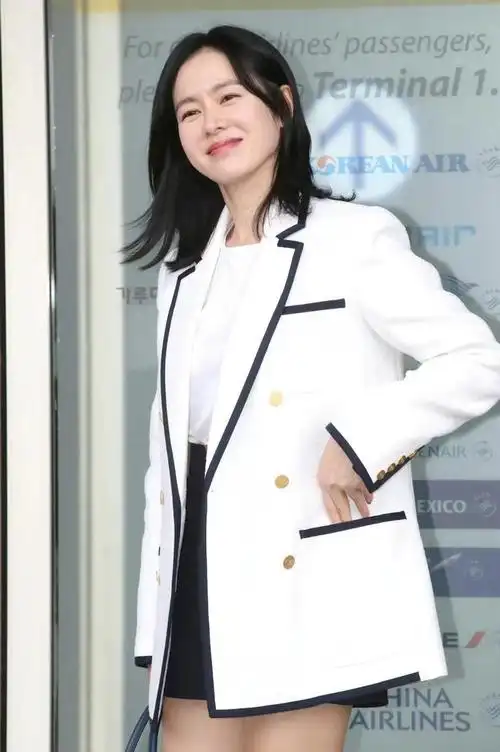 孙艺珍生娃后面相都变了首次公开露面打扮依旧但脸明显老了