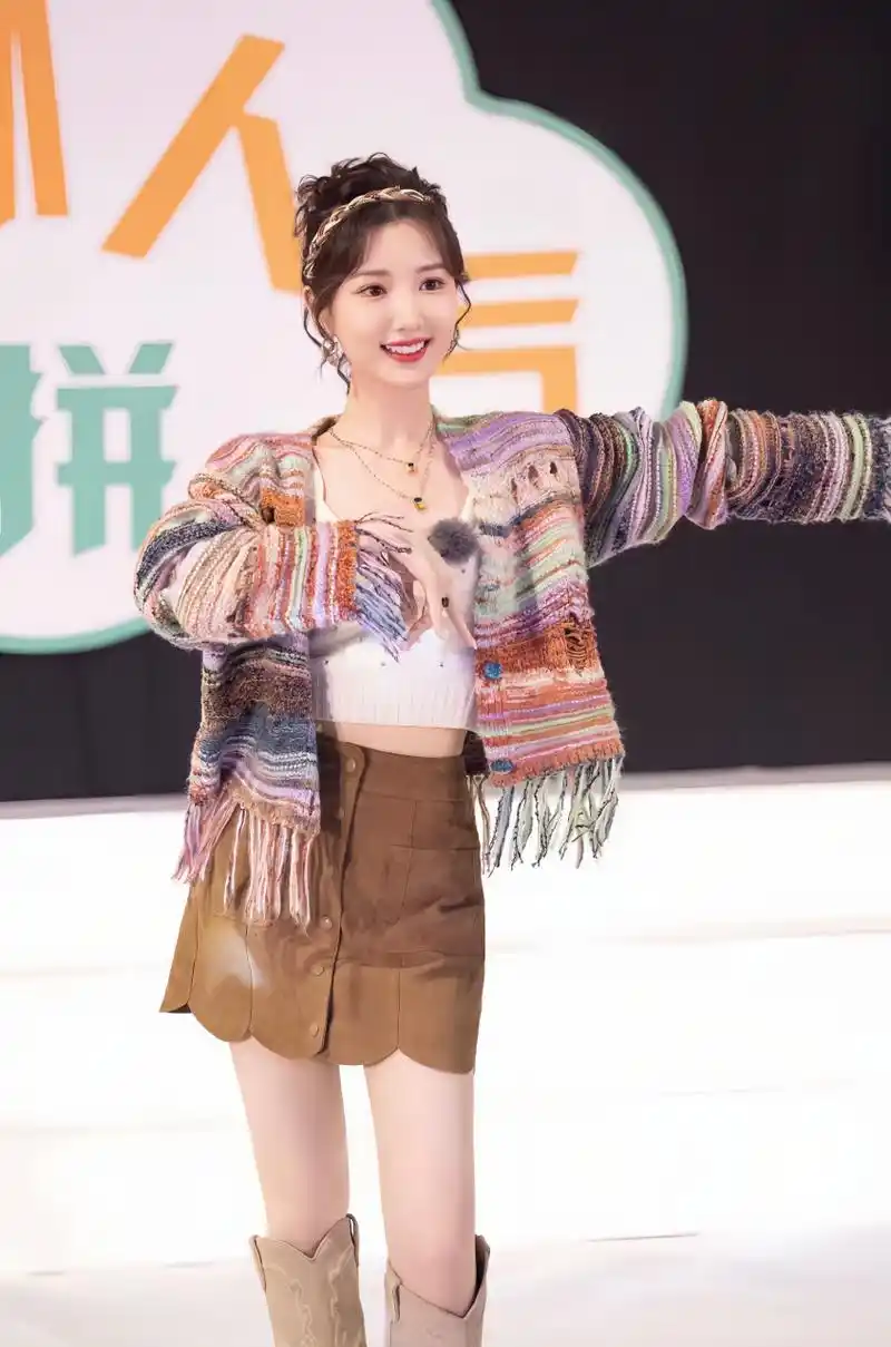 毛晓彤跳舞洋溢着青春感!