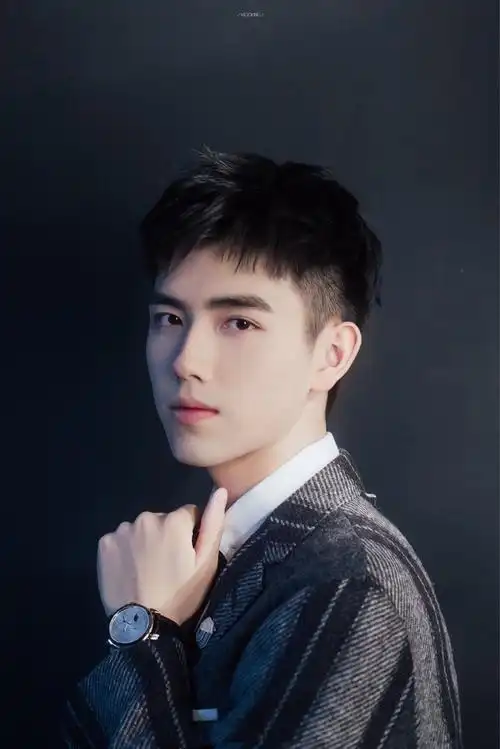 聊聊名品"驼峰鼻"