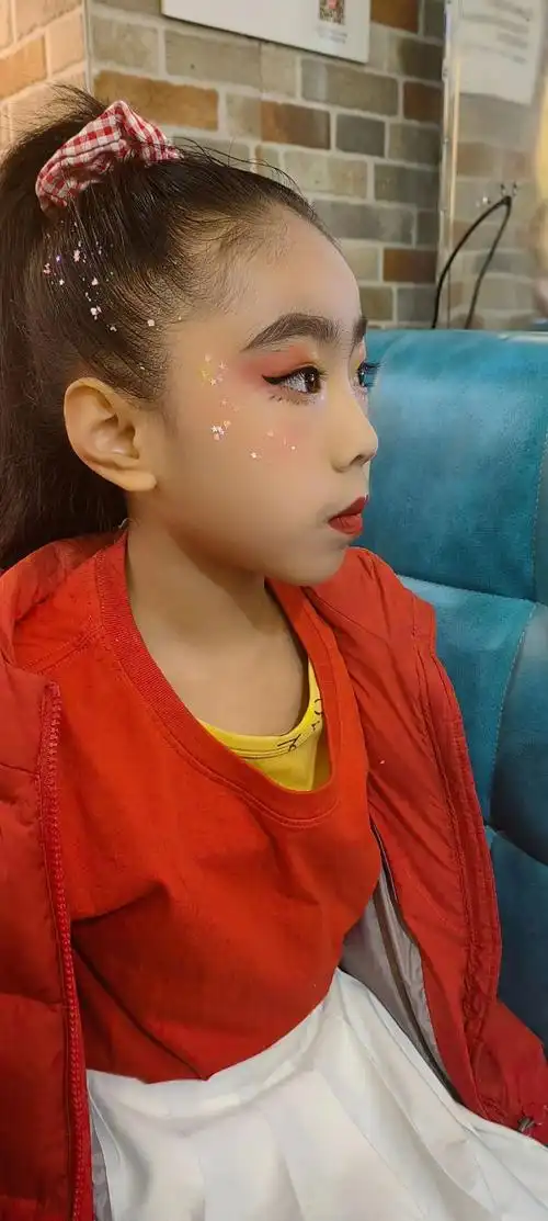 我的公主97#儿童舞台妆 #化妆师的工作日常 #做个美美的小 - 抖音