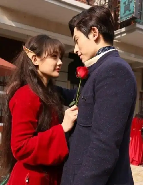 深扒张哲瀚的人生:和赵薇聊"c戏",骚扰鞠婧祎,调戏女嘉宾