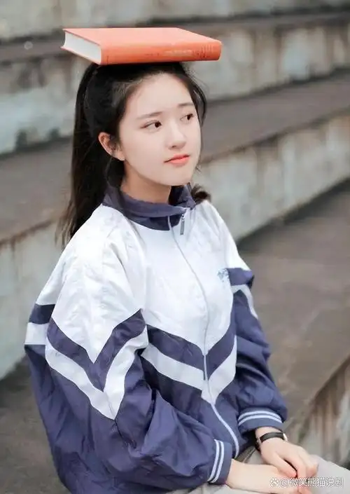 当她们穿上校服之后,也是风格各异,以下有27位女明星的校服造型,你最