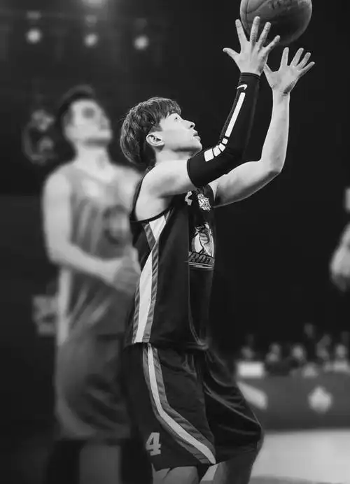 邓伦参加活动裤子太小,他的臀部太太太翘了!|腹肌|肌肉|南叔_网易订阅