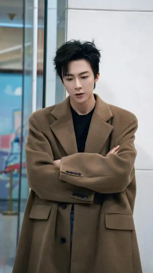 一米一三大长腿,穿上这长款大衣,绝了超模身材刘宇宁,帅炸了这件大衣