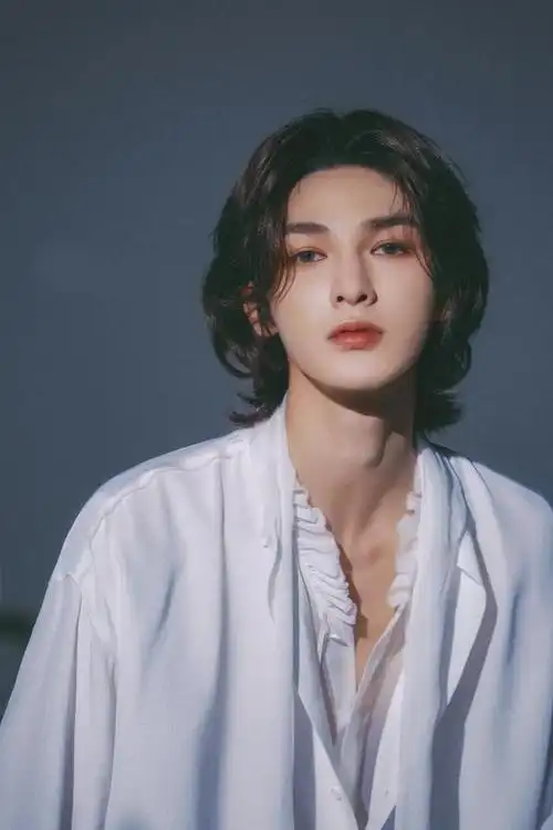 留长发还能这么帅的男明星,我只服谢霆锋_网易订阅