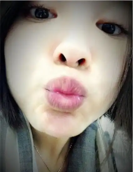 徐麒雯嘟嘴显可爱(1 /1张)