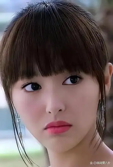 然而,在严格的前女友孙晓菁出现并以悲惨的身世博取同情后,夏天美选择