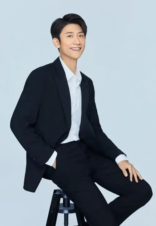 张一山演员永远是条曲线丨人物