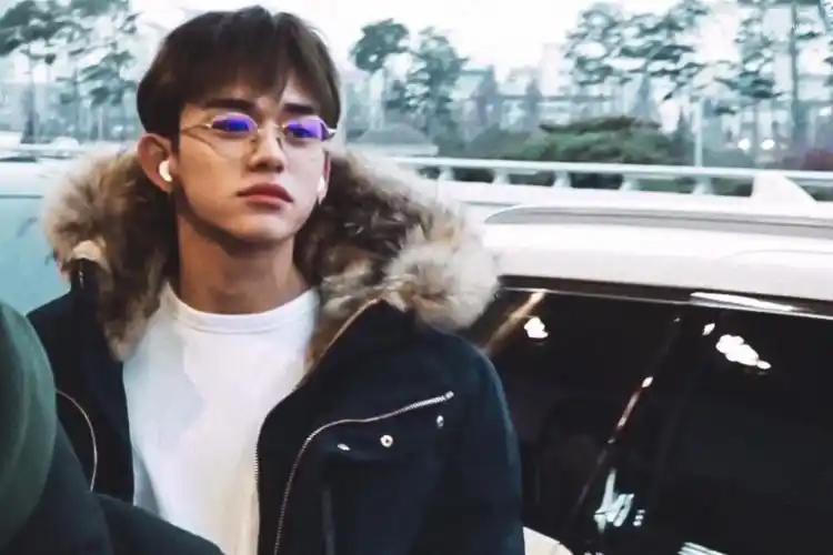 被曝与多位粉丝恋爱劈腿,"跑男"黄旭熙发手写信道歉