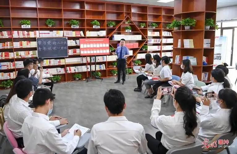 学习党的二十大青年说说心里话