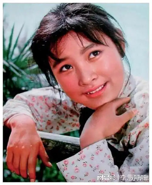 时隔45年"小花"刘晓庆与哥哥唐国强重逢,早年拍摄幕后轶事多