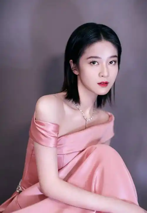 原创张雪迎彩虹裙太耀眼如丝长裙灵动飘逸不愧是气质小花