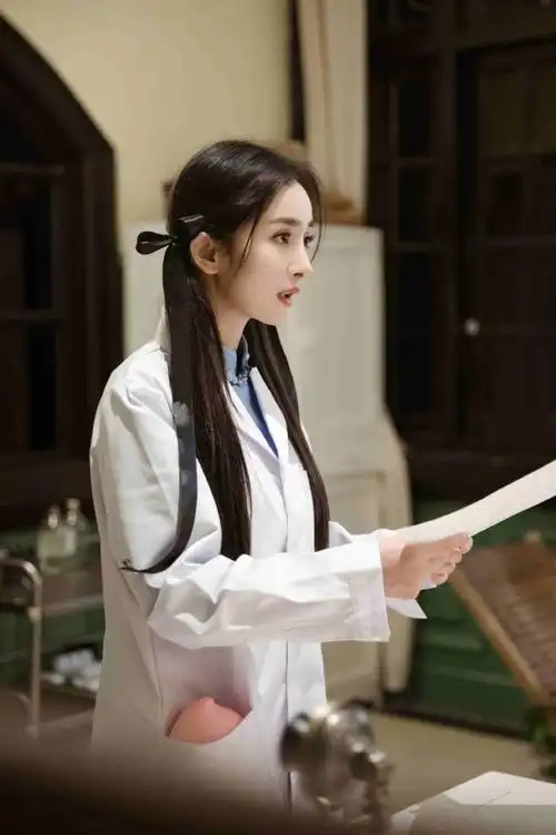 爱的二八定律#民国风小幂@杨幂美图掉落蓝色方襟学生装 双马尾 白大褂