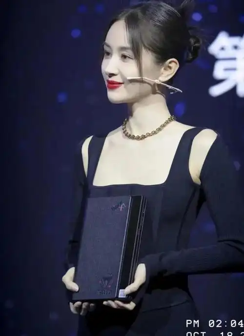 王子文身材赞爆完美曲线让人羡慕不已