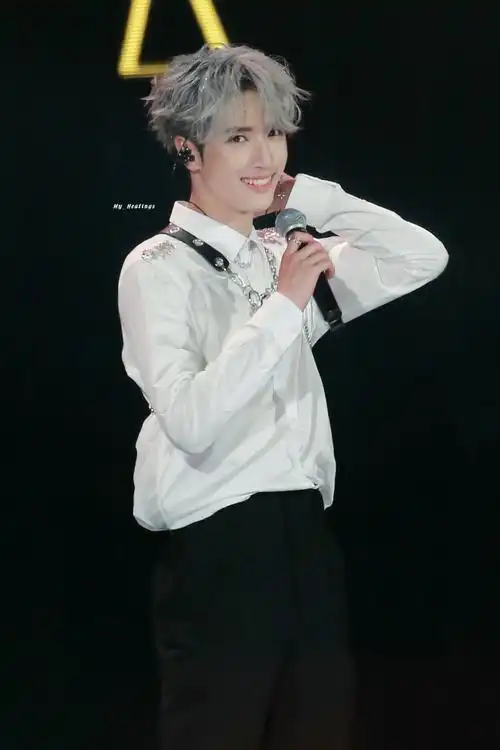 就是喜欢看你开心的笑,把烦恼都抛开95@时代少年团-严浩翔(惊不惊喜