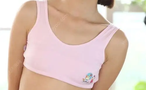 12岁乳房有肿块不痛正常吗12岁胸部有硬块怎么办多图