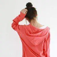 丸子头头像女生背影_炸丸子头发型的美女头像图片_微信头像图片大全