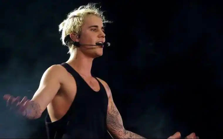 justin bieber:你认为我的颜值巅峰是考发型撑起来的?