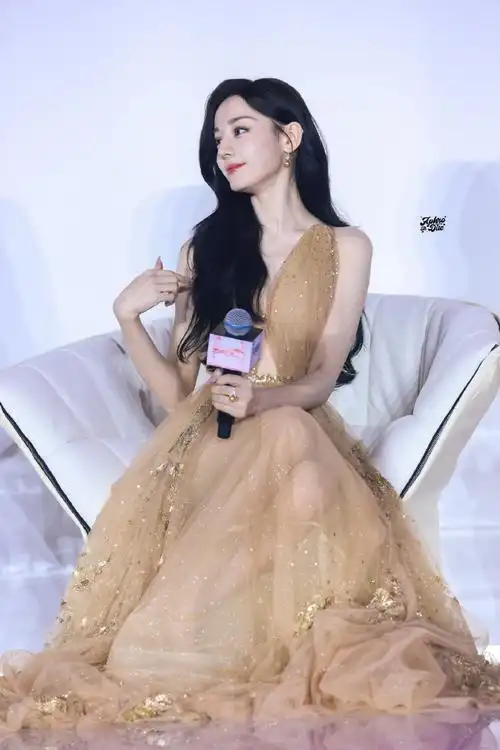 迪丽热巴神图又增加了##迪丽热巴轻纱拖地裙