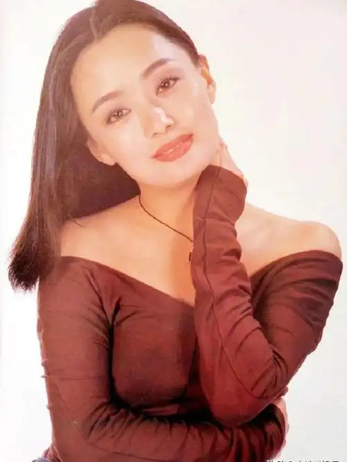 94年《大众电影》封面女郎:个个身材丰润脸自然,30年审美变化大