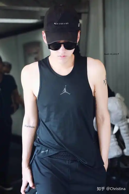 如何评价吴亦凡的身材