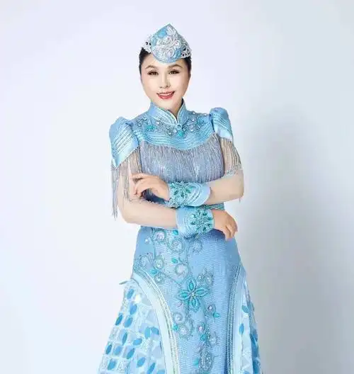 乌兰托娅的歌曲(草原歌手乌兰托娅的歌曲)