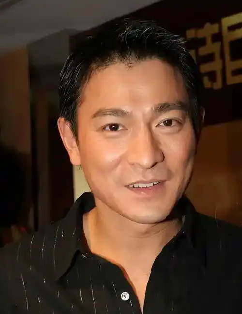 1997年刘德华广东认祖归宗,亲姐姐一贫如洗,他有没有帮助姐姐?