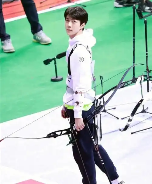 吴世勋运动会图