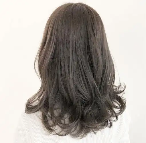 背影都好看的发尾大卷造型