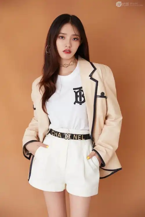 林允,穿衣搭配,美腿,女演员,大陆明星,西装美女,短裤,林允休闲装棚拍