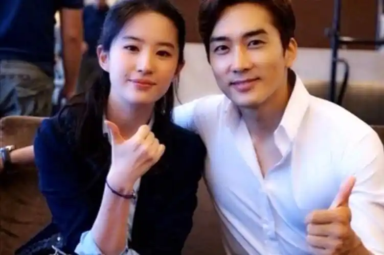 小龙女刘亦菲和宋承宪曾爆恋情,他们是因为什么分手的?