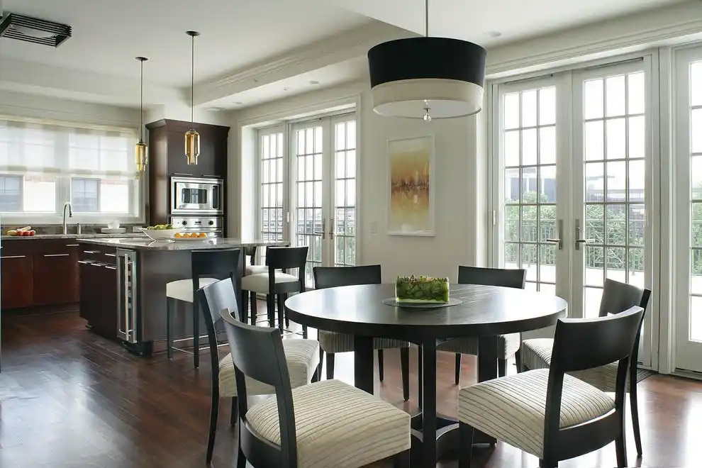 现代别墅明亮风格黑色圆桌餐厅装修效果图