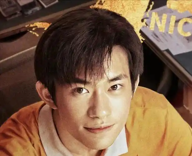 不过,易烊千玺的皮肤状况并不理想,这一缺陷相当显眼.