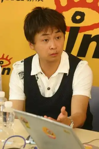 图文:郭峰等人回国做客新浪--摆出事实