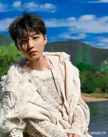 迪丽热巴王俊凯高调同框,王俊凯略显拘谨疑社恐,热巴美颜赢太多