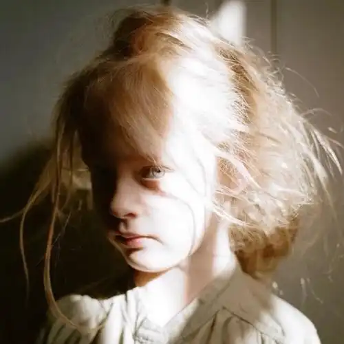 个性欧美微信头像永远别用当下的感受判断一段关系