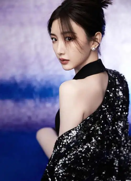 毛晓彤拉丁热舞的惊艳妖娆,身材窈窕,楚楚动人!