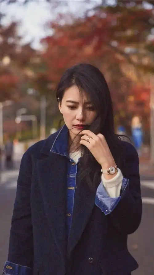 "不老女神"高圆圆美得高调,一身紫西装优雅高级,40岁清澈纯净|街拍