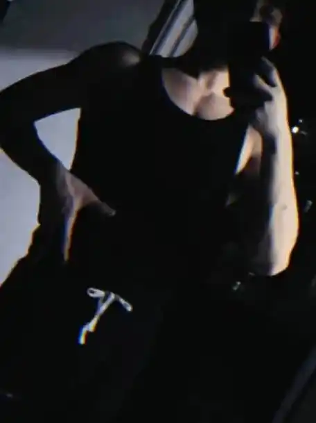 腹肌不够八块c的微博视频