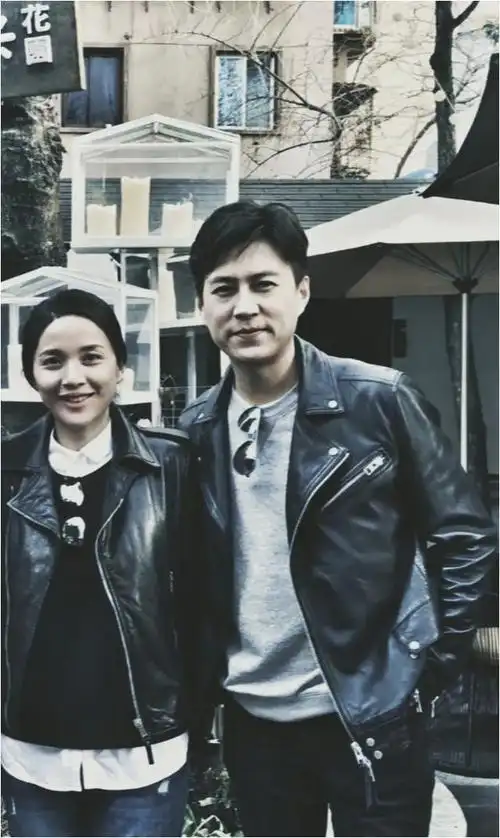 江珊和第二任丈夫合照曝光,终于明白她为什么不嫁给靳东